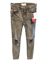 Load image into Gallery viewer, Size 0 FREE PEOPLE Jeans
