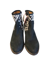 Load image into Gallery viewer, 9 WITTNER Boots
