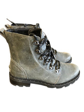 Load image into Gallery viewer, 9 SOREL Boots
