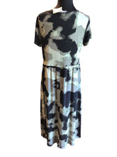 Load image into Gallery viewer, Size M LAUN BY GIULIANA Dress
