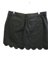 Load image into Gallery viewer, Size 8 LILLY PULITZER SKORT
