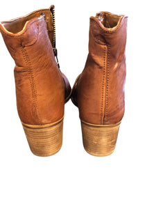 9 DIBA TRUE Boots