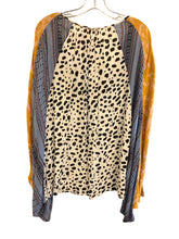 Load image into Gallery viewer, Size L GIGIO Top
