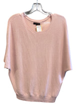 Load image into Gallery viewer, Size M QUINEE Top
