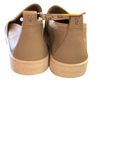 Load image into Gallery viewer, 8.5 VIONIC Shoes

