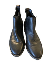 Load image into Gallery viewer, 8 ARIAT Boots
