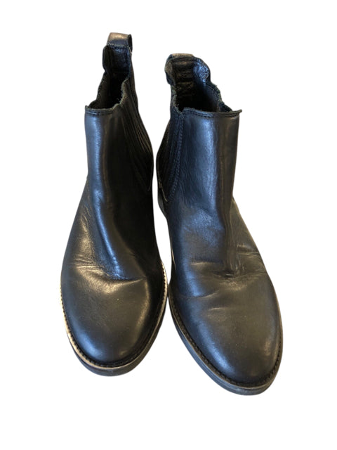 8 ARIAT Boots