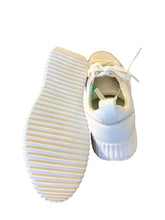 Load image into Gallery viewer, 9.5 STEVE MADDEN Shoes
