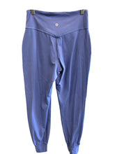 Load image into Gallery viewer, Size 6 LULULEMON Pants
