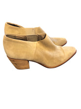 Load image into Gallery viewer, 7.5 VINCE Shoes
