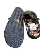 Load image into Gallery viewer, 9.5 JOHNNY WAS Shoes
