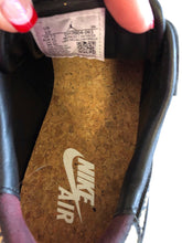 Load image into Gallery viewer, NIKE 10 Shoes
