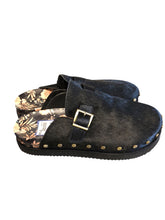 Load image into Gallery viewer, 9.5 JOHNNY WAS Shoes
