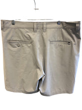 Load image into Gallery viewer, TRAVIS MATTHEW Size 36 Shorts

